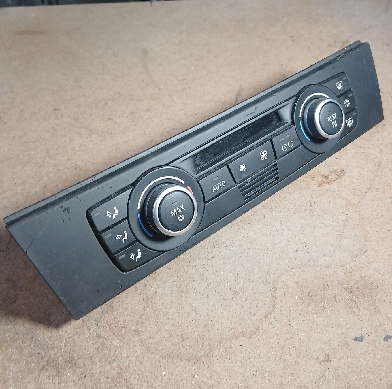 BMW Toutes les pièces auto: Commande de ventilation BMW E91 325  – D'occasion à la heutte par Auto-stock