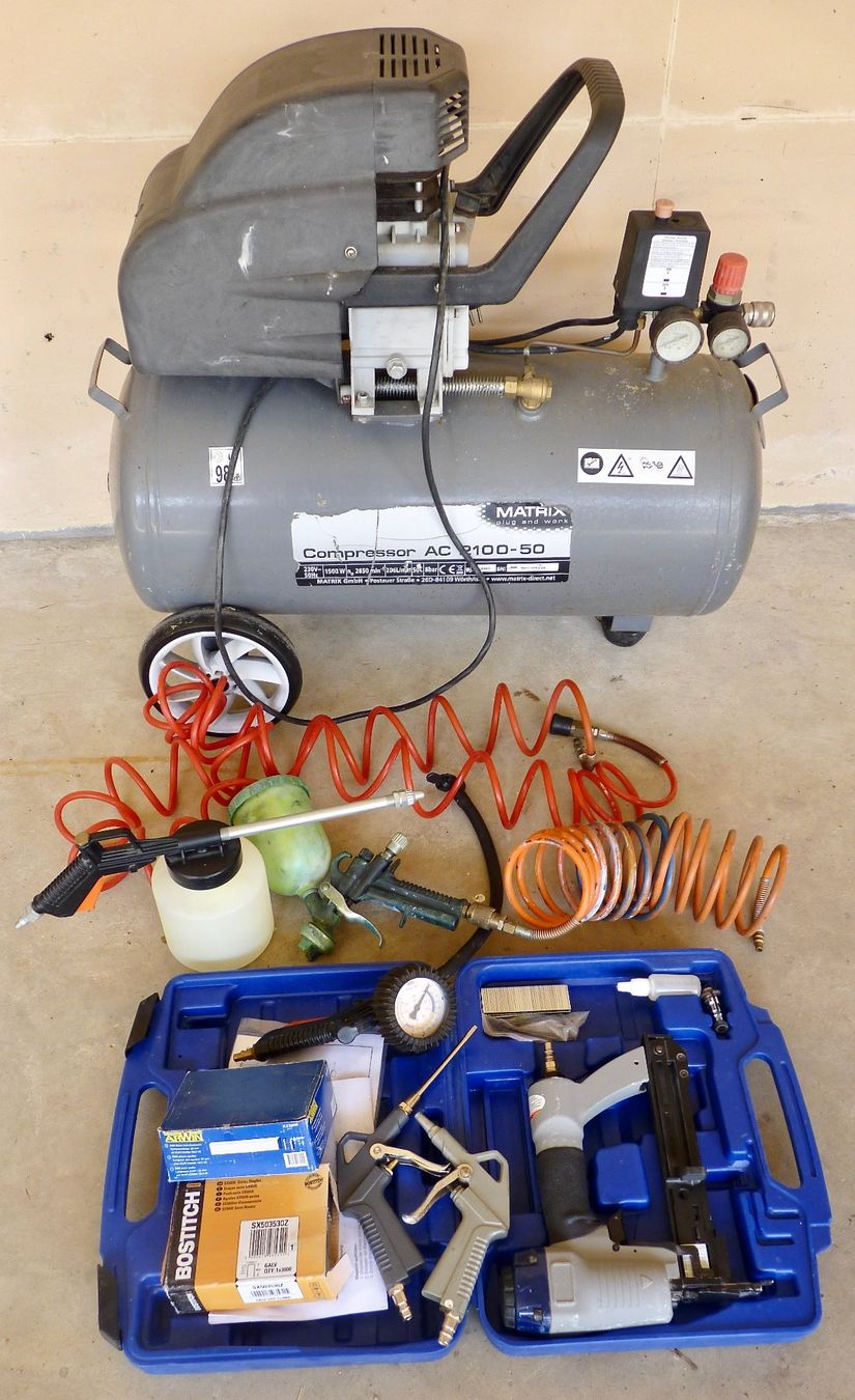Compressori: Compresseur 50 litres avec agrafeuse, système peinture etc – Usato da Sorens venduto da raffiot
