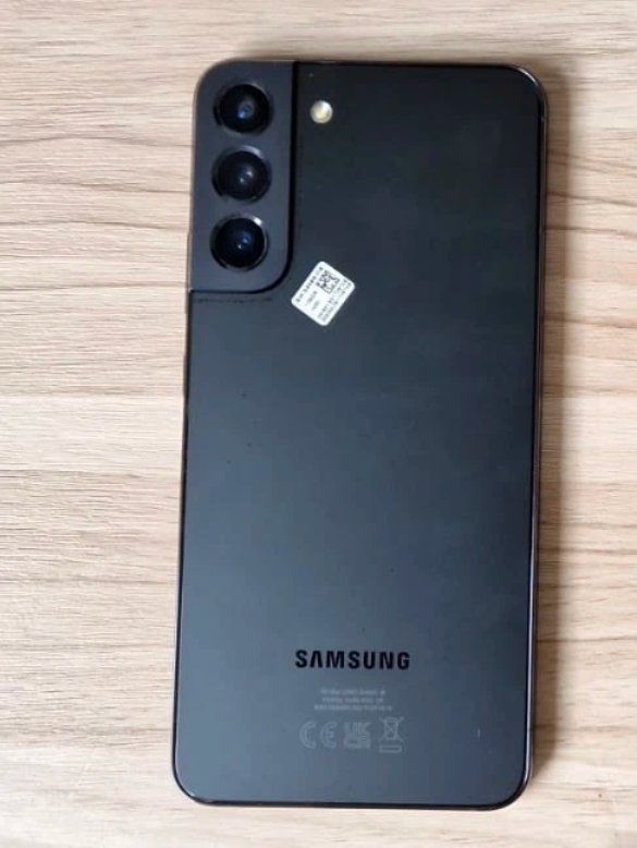 Samsung Telefoni cellulari / Smartphones: Samsung S22 Plus 5G (128gb) – Usato da Luzern venduto da Waince786