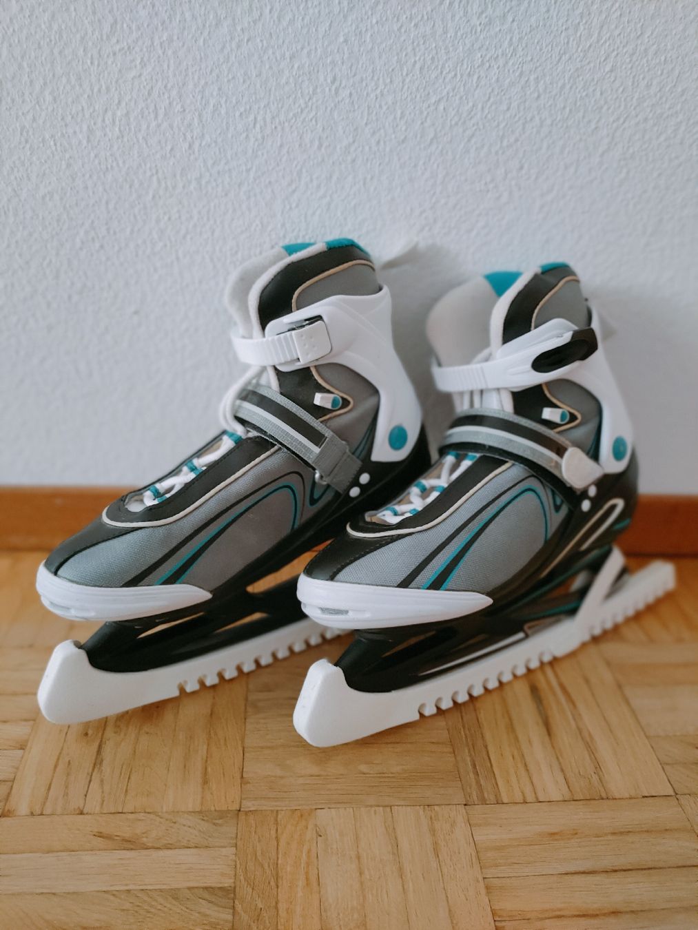 Pattini da ghiaccio: Schlittschuhe Damen, Gr.42 – Usato da Niederuzwil venduto da bemo_79