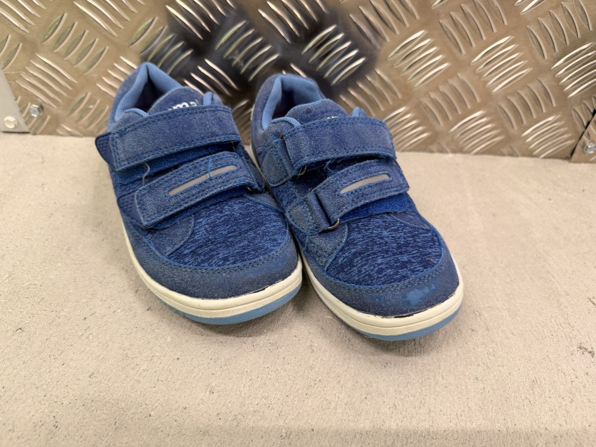 Scarpe per ragazzi: Kinder Turnschuhe blau  Grösse 30 – Usato da Lufingen venduto da jazz753
