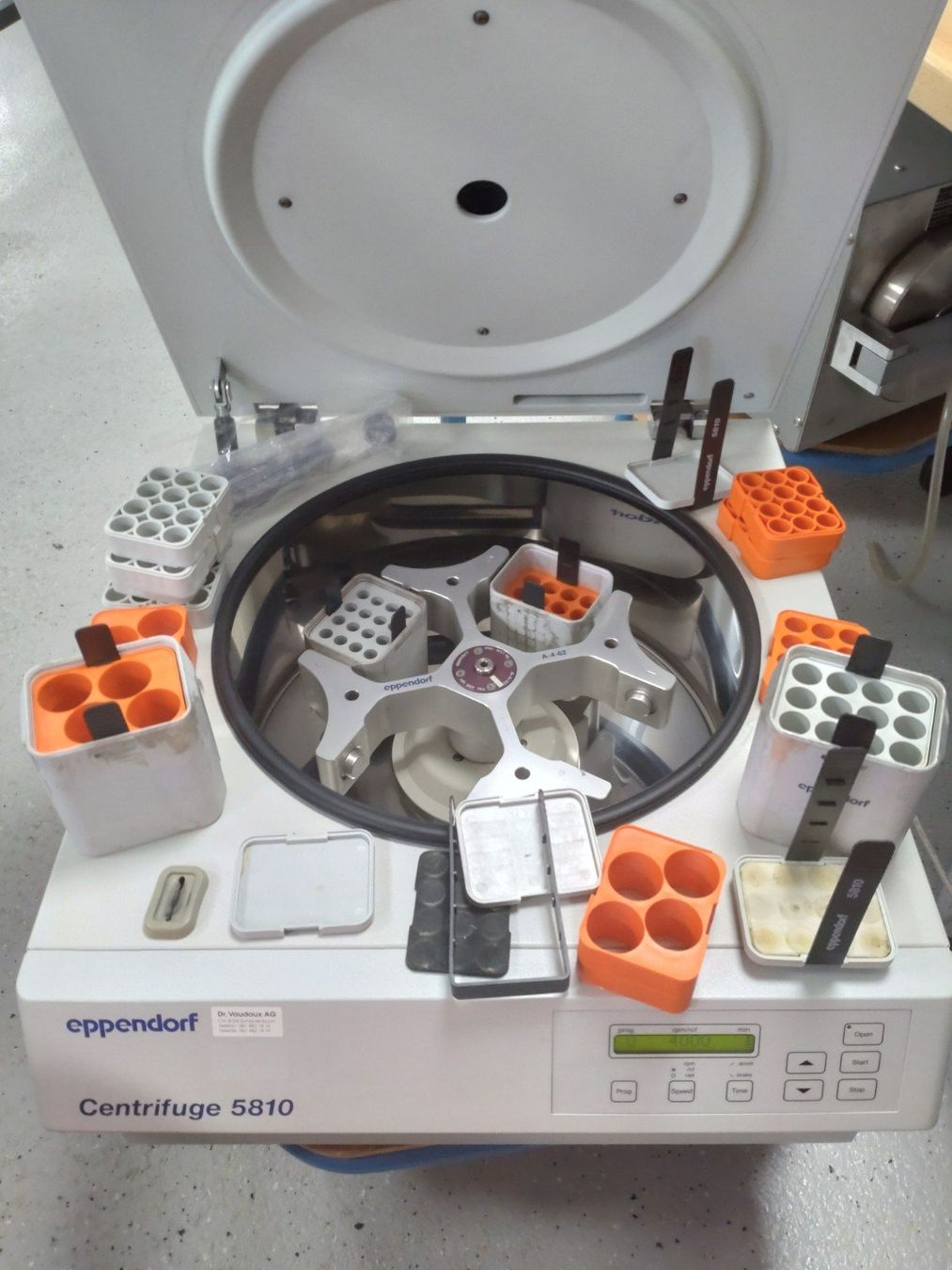 Attrezzature mediche: Zentrifuge 5810 Eppendorf – Usato da Seedorf UR venduto da Skywalker89 2