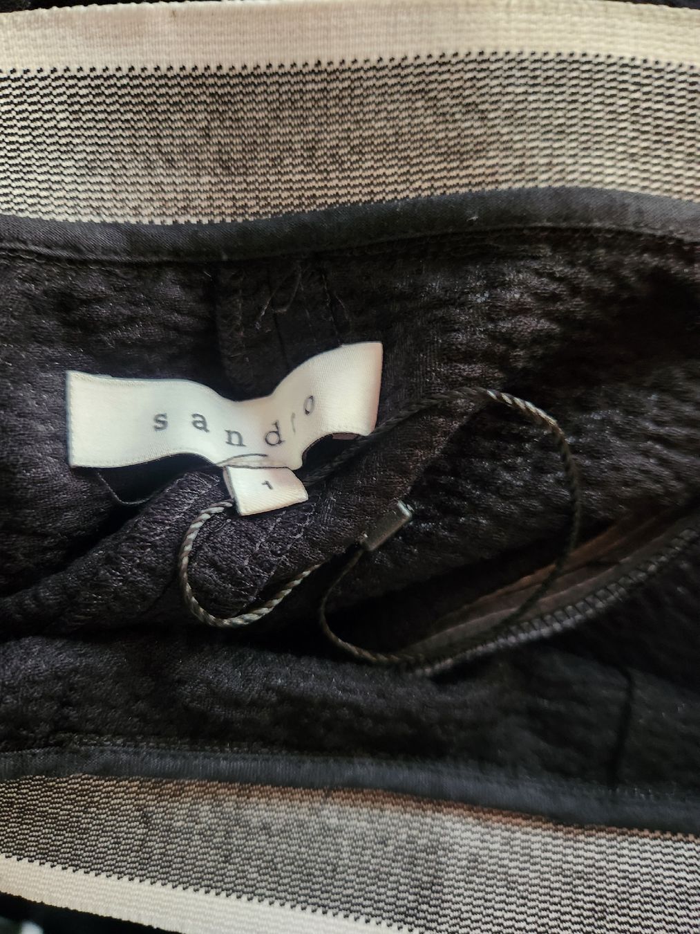Sandro Gonne: Jupe Sandro noire à volants, taille 1 stylé – Usato da Niedergösgen venduto da Eva2410 6