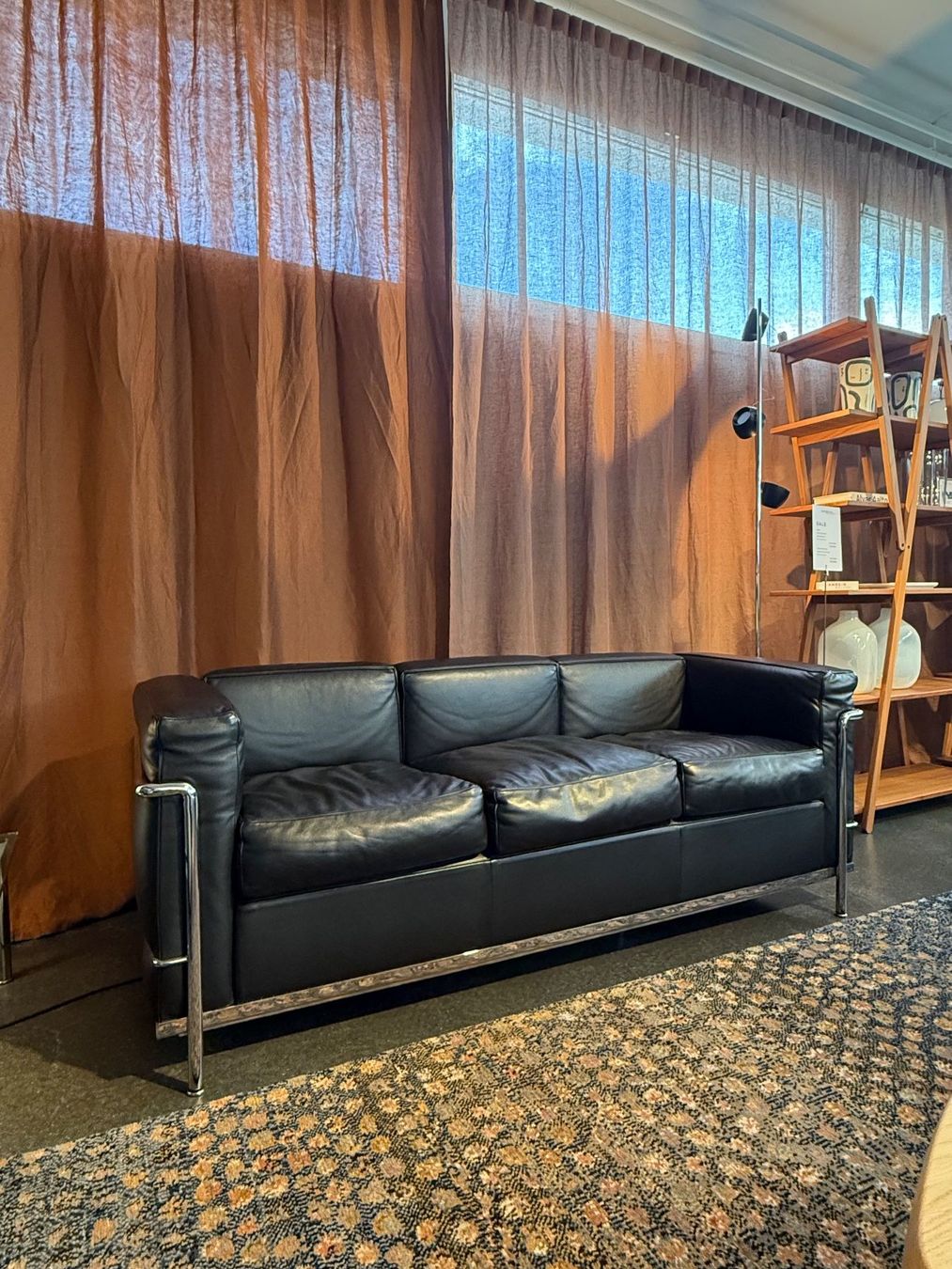 Cassina Divani: Sofa LC2 Grand Confort, petit modèle Cassina – Usato da Kriens venduto da AmreinWohnen 1