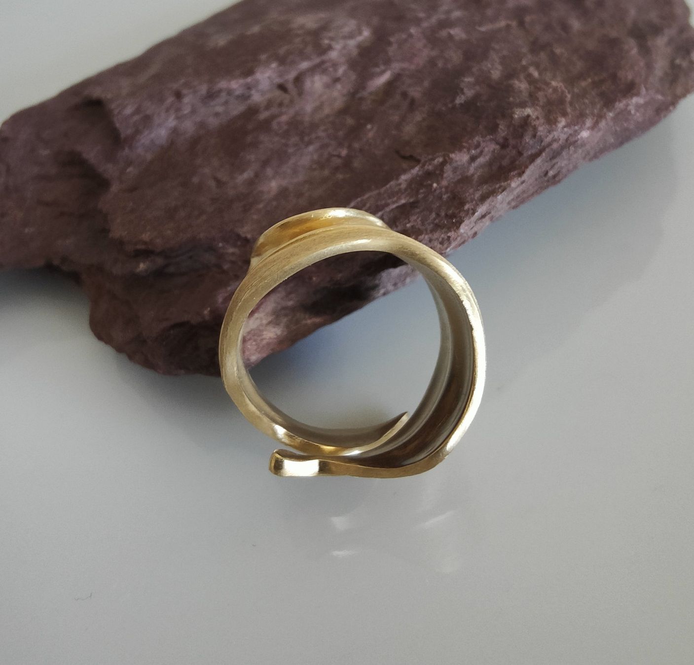 Anelli: Ring in Form eines Blattes, mit Brilliant als Tautropfen – Nuovo e nell'imballaggio originale da Rümlang venduto da 21f 3