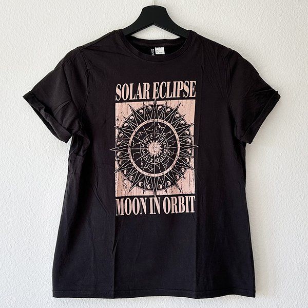 H&M T-shirt: SOLAR ECLIPSE | T-Shirt S Women | Moon in Orbit – Usato da Engelburg venduto da Rmueller