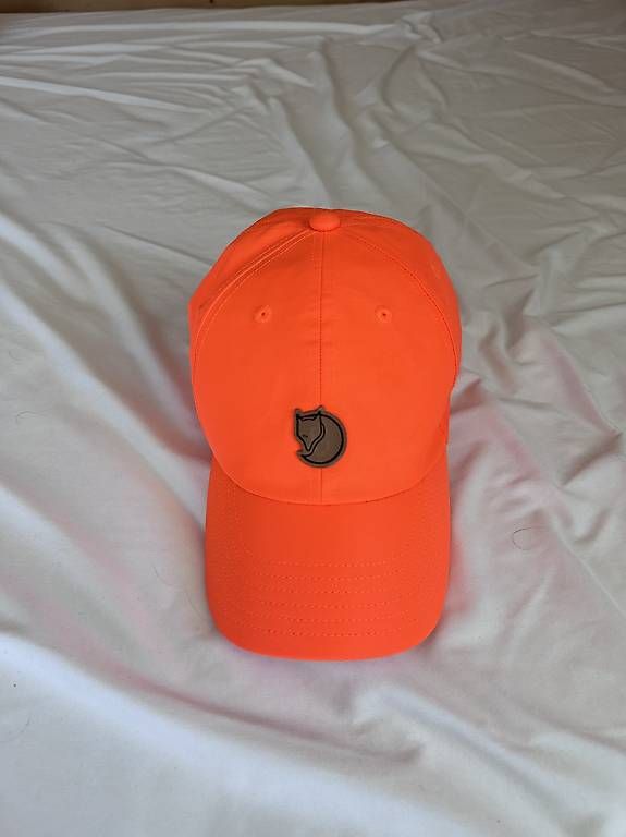 Sonstige Kleidung & Accessoires: Fjällräven Saefty Cap Orange wie neu  – Gebraucht aus Zermatt von ber_sdz7