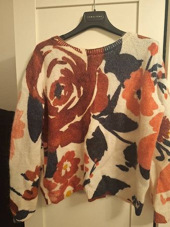 Sézane Pullover mit Blumenmuster