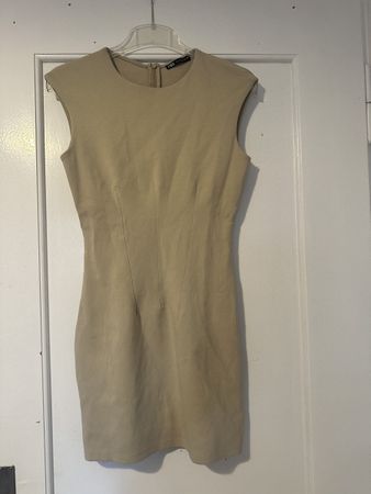 Zara Kleid, beige, Gr. M – Perfekt für den Sommer!