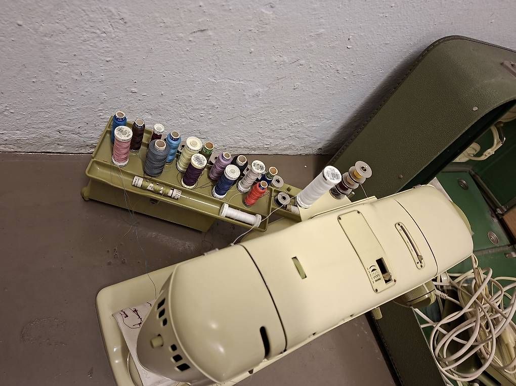 Bernina Macchine da cucire: Bernina 731 mit viel Zubehör – Usato da Olten venduto da Mezopotamya 4