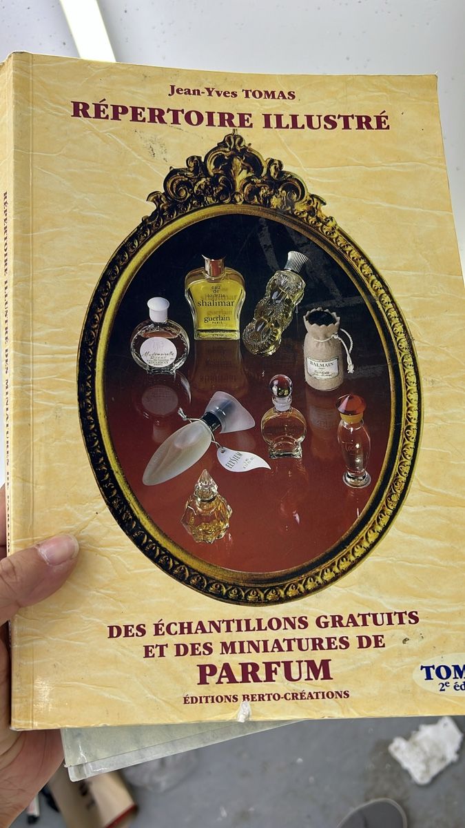Libri: Répertoire Illustré Des Échantillons de Parfum – Usato da Wettingen venduto da NickInc