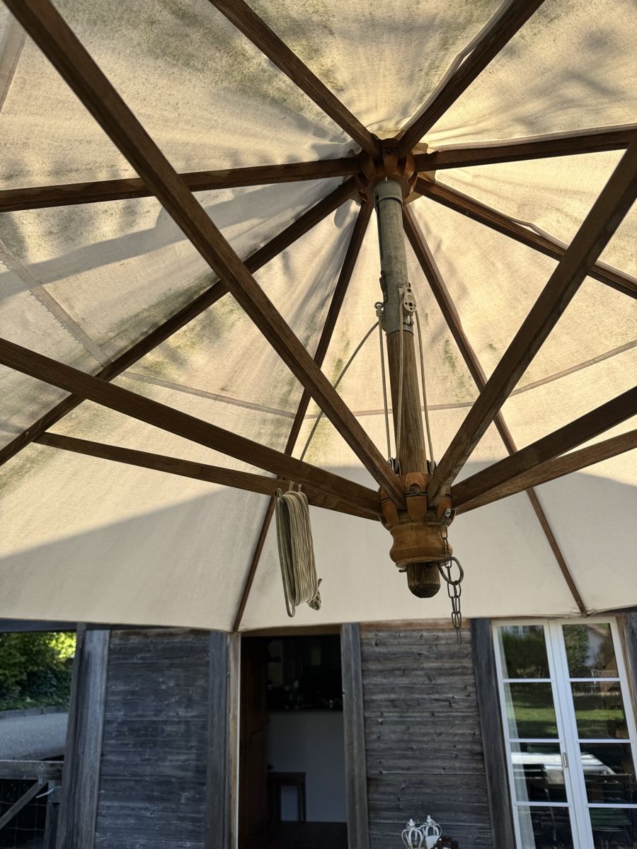 Ombrelloni: Sonnenschirm 4m mit Holzgestell – Usato da Langenthal venduto da Marki2 2