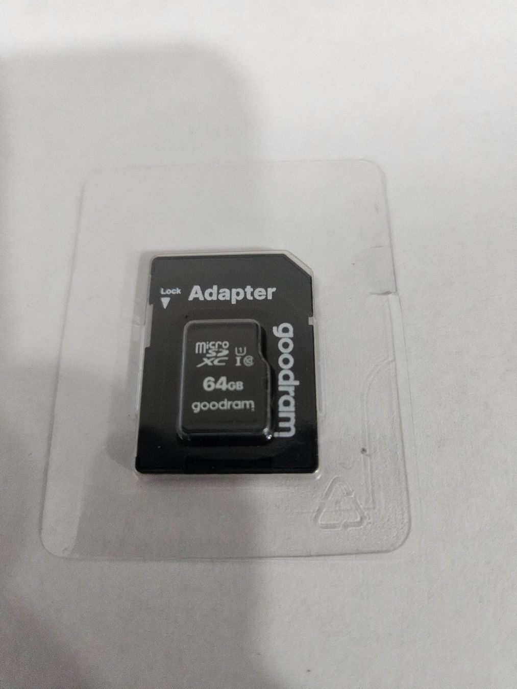 Schede di memoria: Carte memoire micro sd 64 go class 10 + adaptateur – Nuovo e nell'imballaggio originale da Valentigney venduto da OrigineProd