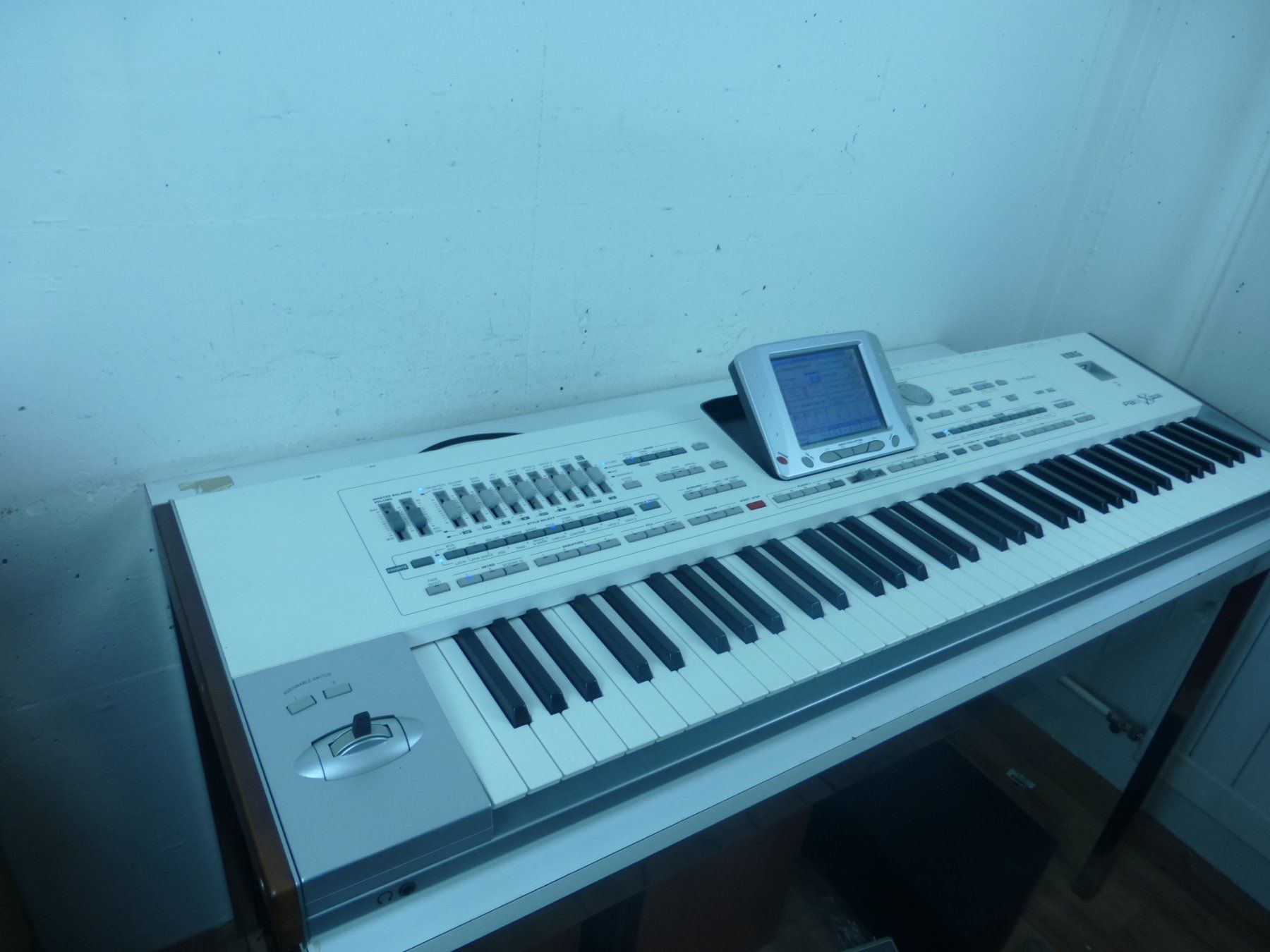 Korg Musikinstrumente: Korg PA2X Pro Keyboard mit Ständer – Gebraucht aus Fahrweid von gruenezahn 1