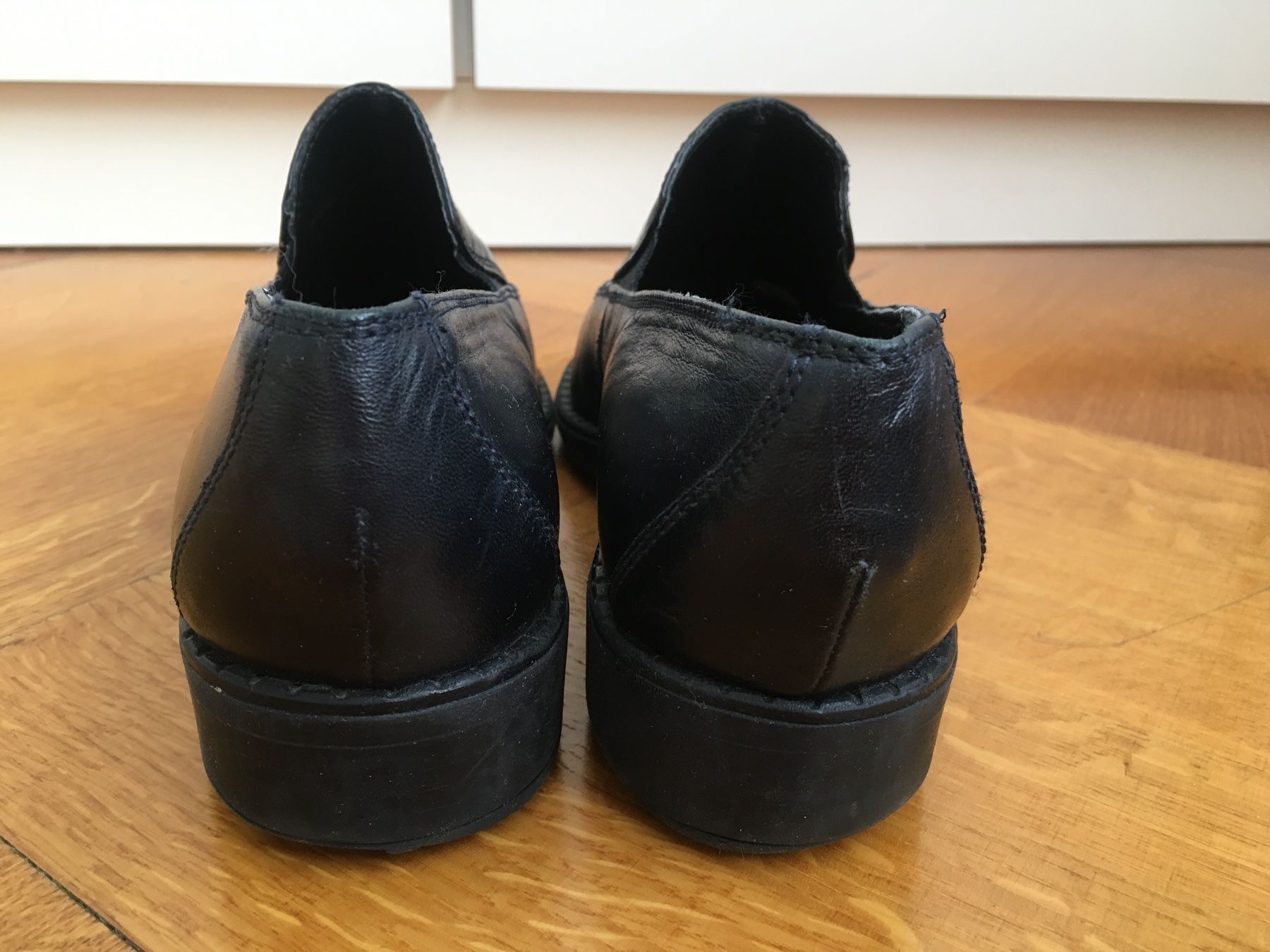 Scarpe da donna: Schöne dunkelblaue Slipper – Usato da Bern venduto da Smile-2707 2
