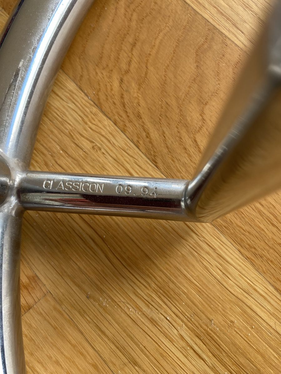 Vitra Tavoli: Eileen Gray Chrome & Glass Side Table - a classic – Usato da Zürich venduto da Chris524 2