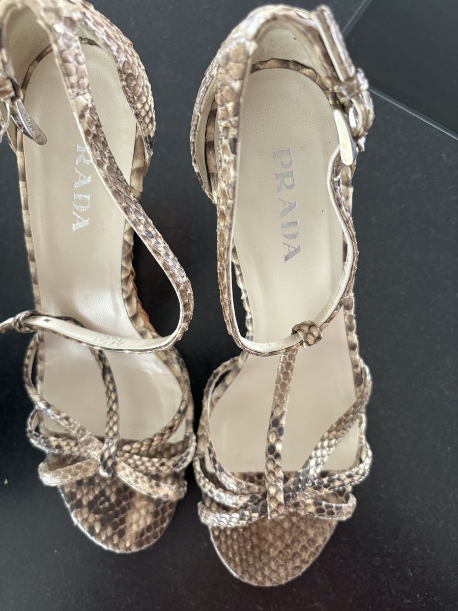 Damenschuhe: Authentic Prada Pumps – Gebraucht aus Buchrain von Mr.Kim
