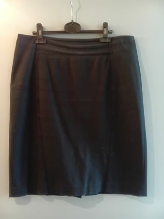 Black Strech Skirt Ann Taylor Size 12 Used, very comfortable