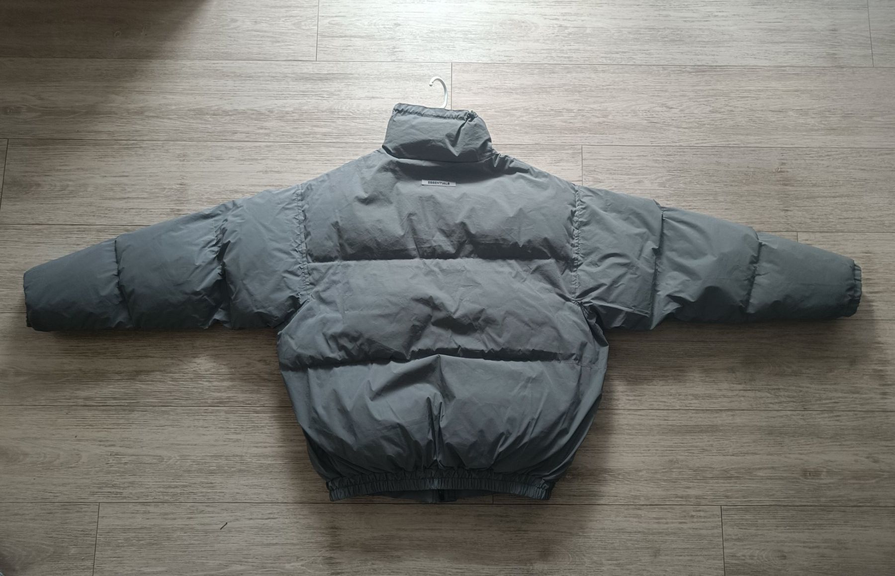 Fear of God Giacche: Fear of God Essentials Puffer Jacket - Silver Reflective – Usato da Altdorf UR venduto da Mattia0226 3