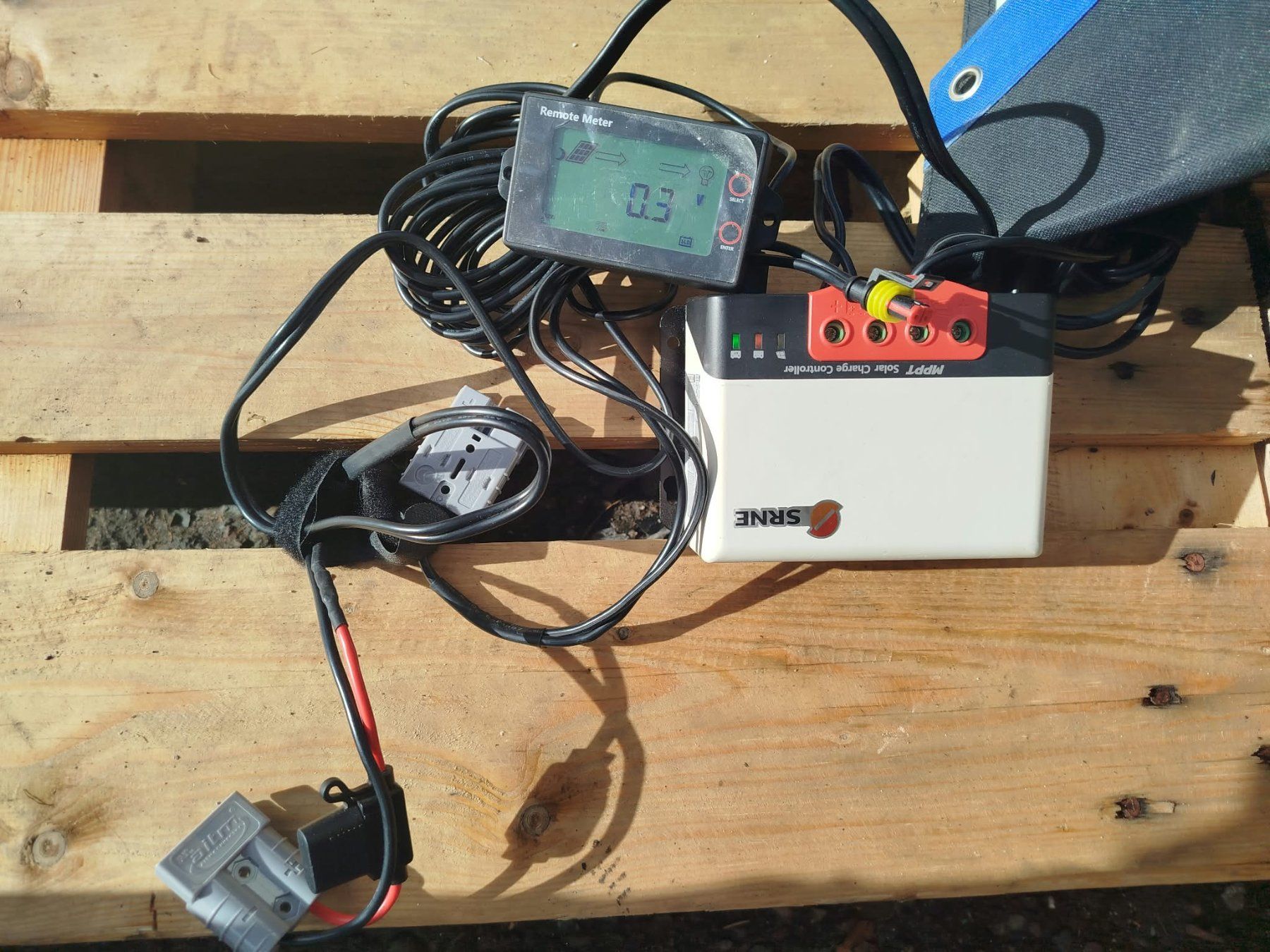Dispositivi a energia solare: Ensemble Autosolar – Usato da La Chaux-de-Fonds venduto da Emmaus2300CDF 5