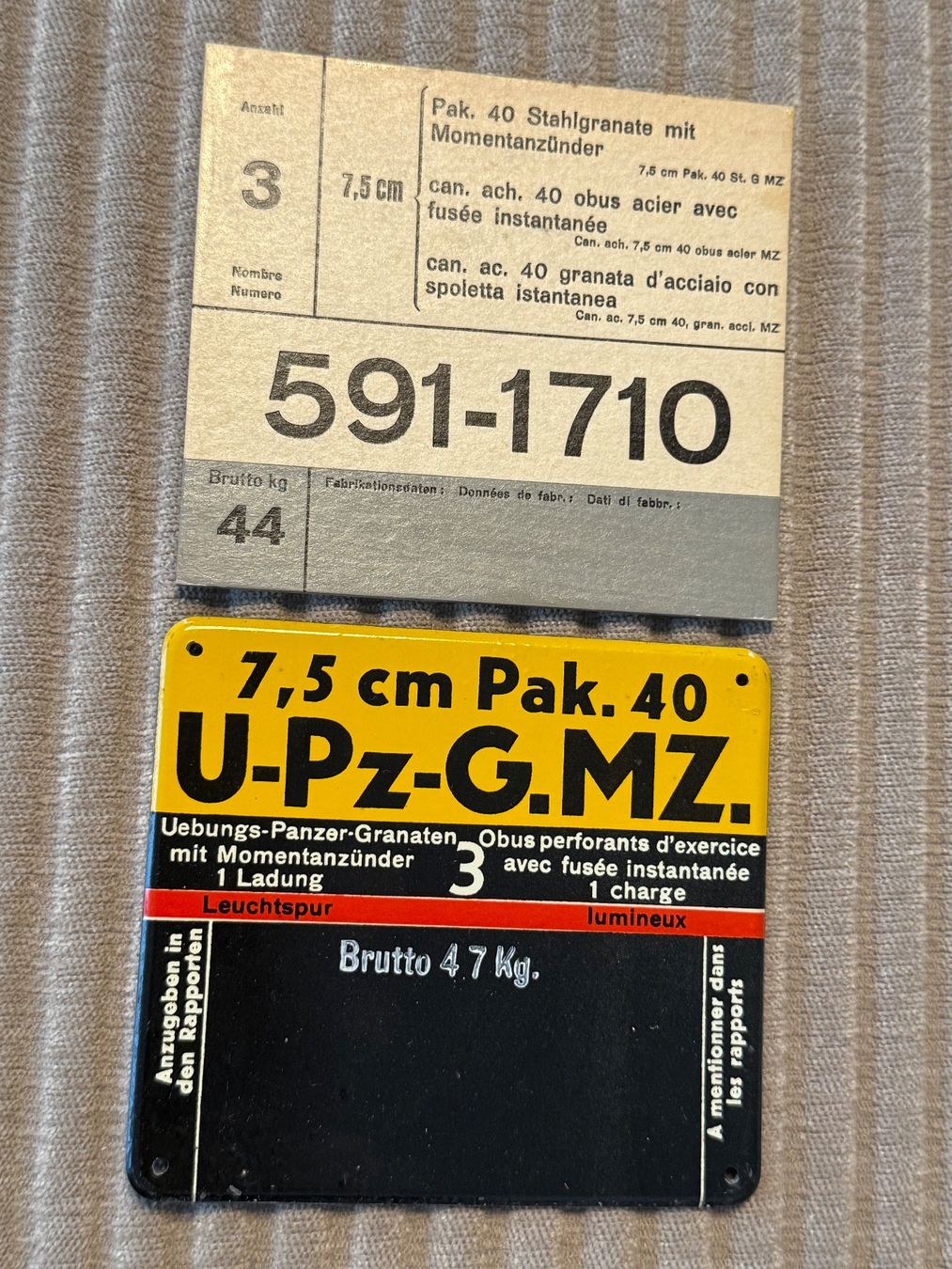 Schweizer Armee Insegne: 2 MUN Schilder: 7,5cm PAK 40 - Schweizer Armee – Usato da Brütten venduto da Hst1
