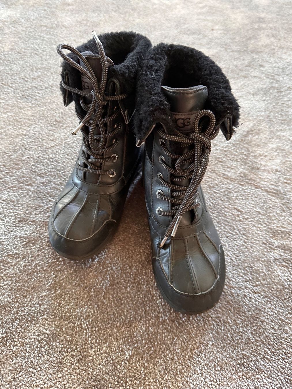 Ugg Scarpe per ragazzi: UGG Winterstiefel Gr.33.5 – Usato da Wollerau venduto da Falou_Sch 1