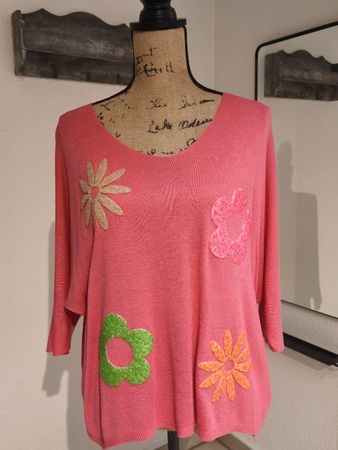 Pullover U&F Koralle Blumenapplikation Grösse L neuwertig