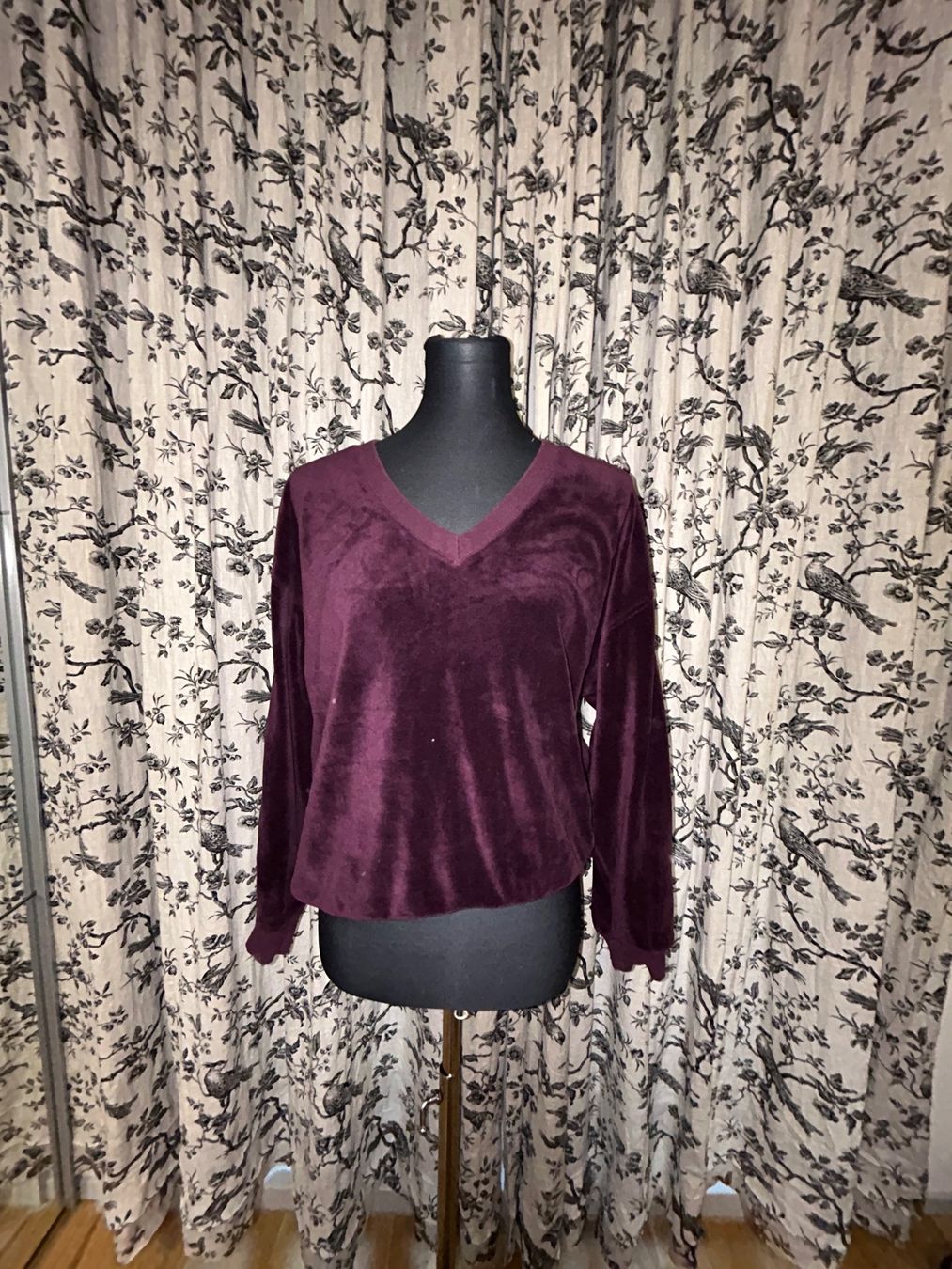Maglioni & Felpe: VELVET PULLOVER – Usato da Luzern venduto da Suneha