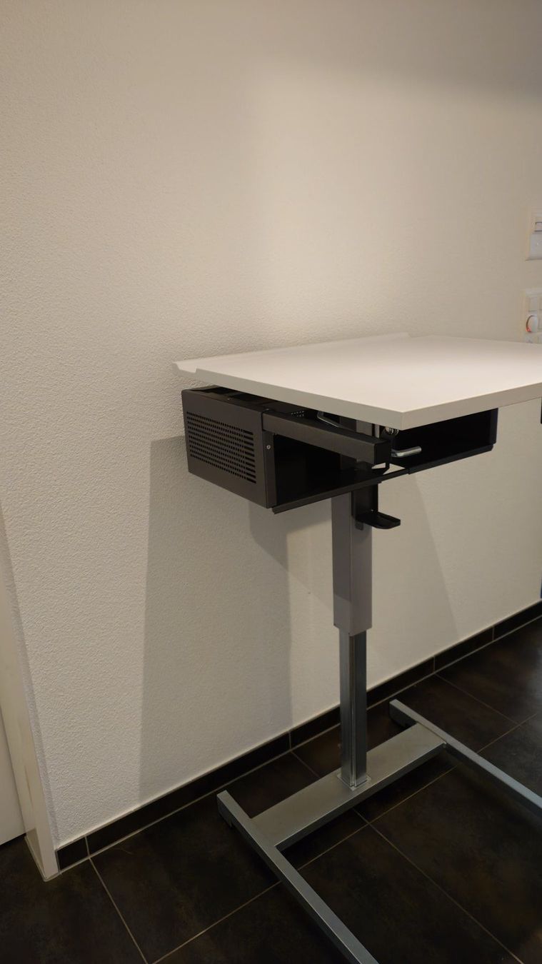 Embru Bureaux: EMBRU Stehpult/Computertisch (Schweizer Schulmöbel) – D'occasion à Langnau am Albis par cipm22 4