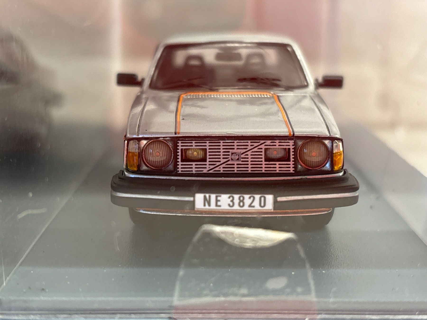 Modellautos: Neo Scale Models Volvo 242 Gt 1/43 Rare – Neu und originalverpackt aus Gollion von Hampton 2
