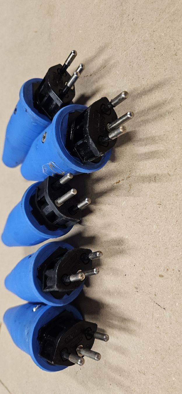 Schneider Spine: 5x Stecker 250V 3-polig  – Usato da Baar venduto da Vel...Baar45 3