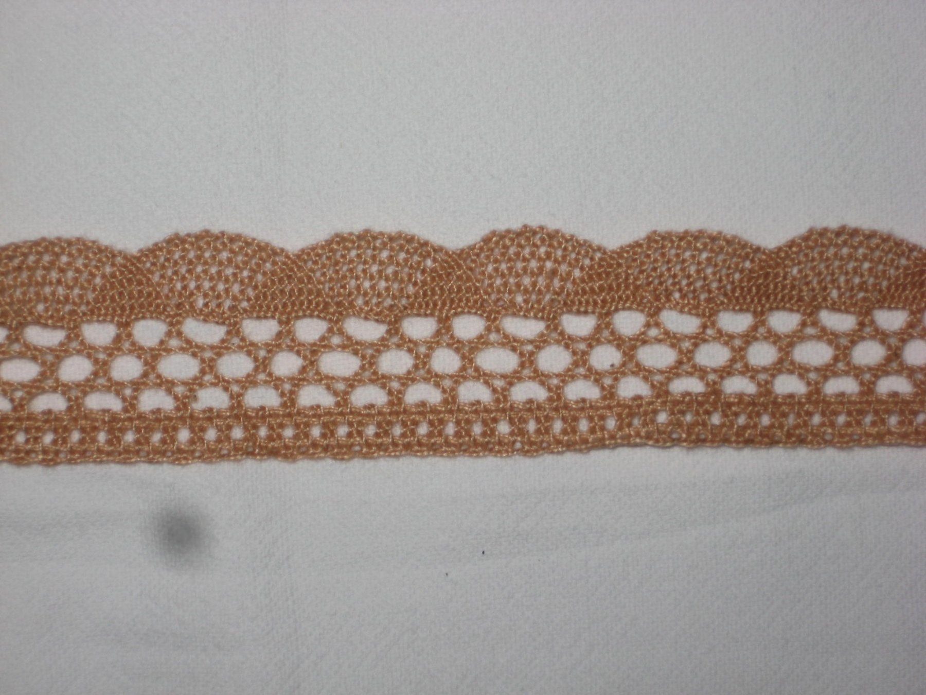 Nastri decorativi: Häkelspitze Baumwollgemisch caramel  3cm breit – Nuovo e nell'imballaggio originale da Füllinsdorf venduto da Schlupp 1