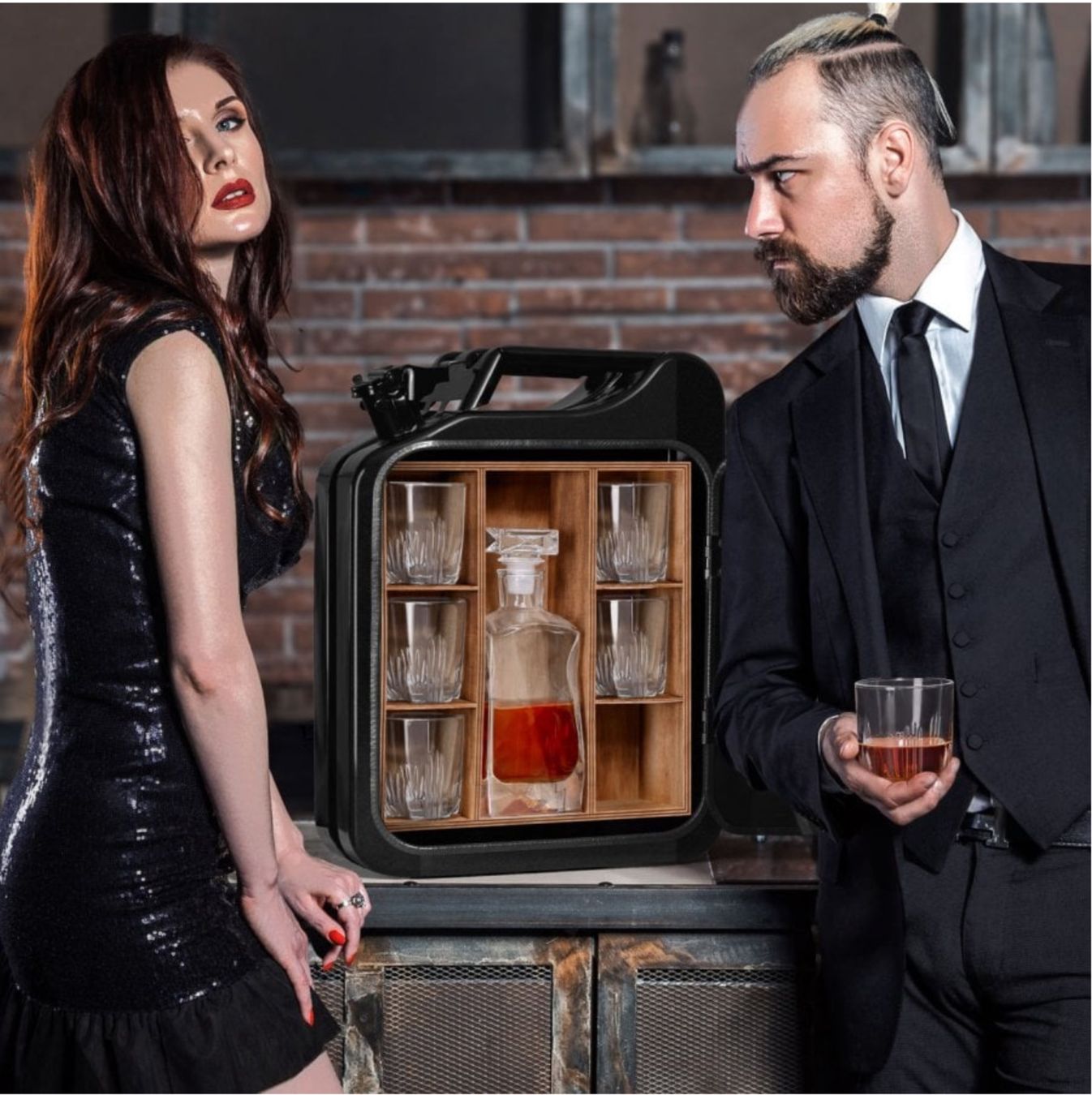 Benzinkanister: Schwarzer Minibar-Kanister mit Gravur Schwarz – Neu und originalverpackt aus Bülach von StoreInShop.com 2