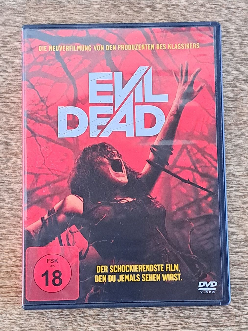 Tutti i DVDs: DVD Evil Dead mit Elizabeth Blackmore 2013 – Nuovo (secondo la descrizione) da Unterseen venduto da Kanica
