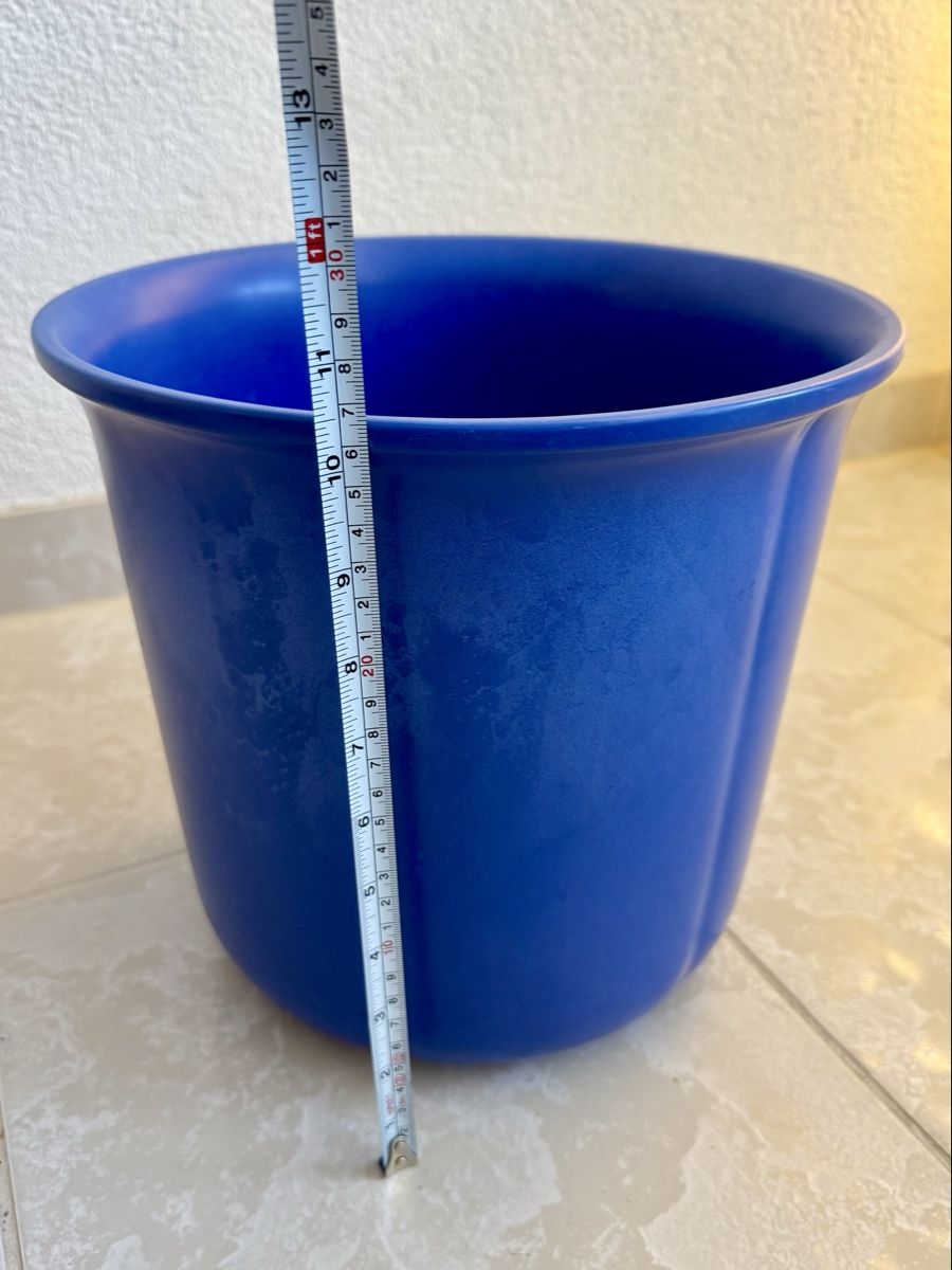Blumentöpfe: Big Blue Flower Pot – Gebraucht aus Bülach von dan_7scp 2