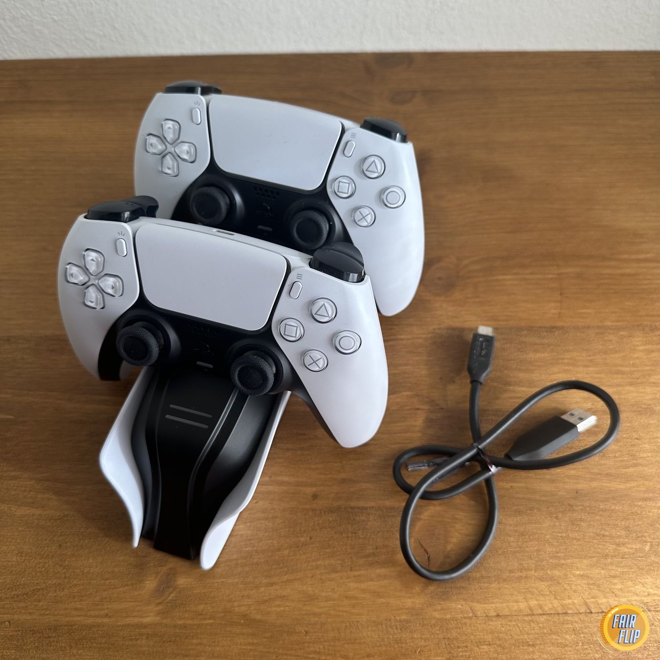 Chargements: 2x PS5 DualSense Controller mit Ladestation – D'occasion à Luzern par fairflip