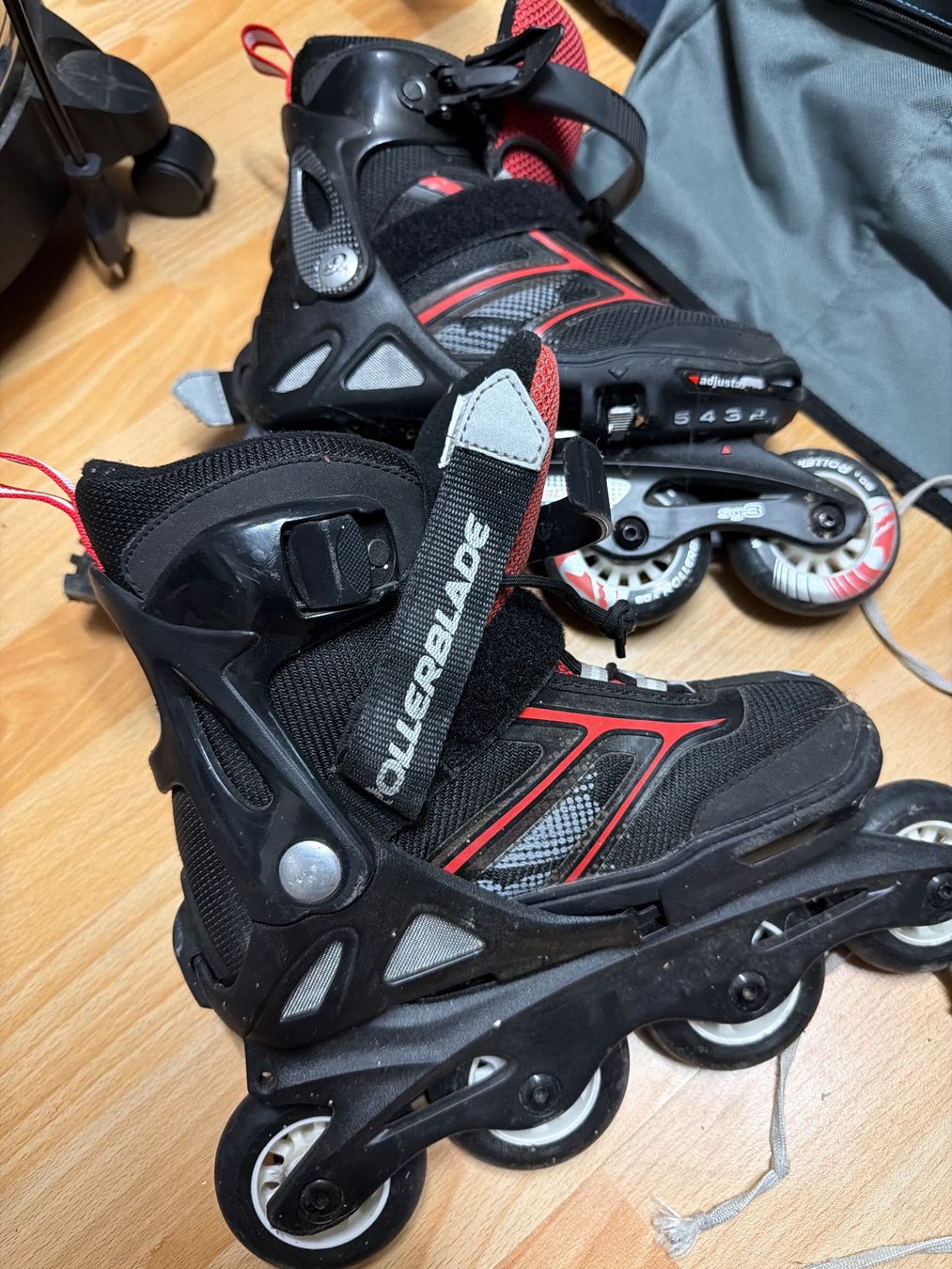 Pattini in linea & Pattini a rotelle: Rollerblade – Usato da Adlikon venduto da Zojanima123