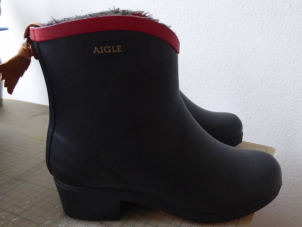 Scarpe da donna: Aigle halbhohe Stiefel, wasserdicht – Nuovo (secondo la descrizione) da Rapperswil SG venduto da wal06