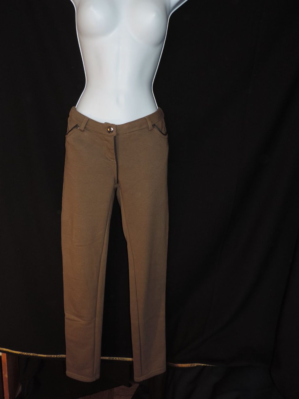 Leggings: legging vert kaki – Usato da Genève venduto da Axelle333