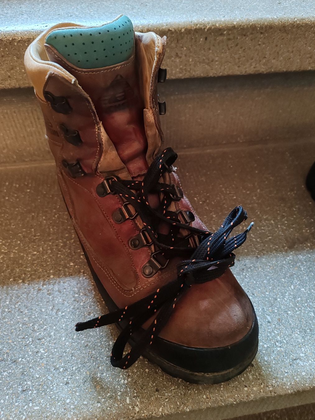 Damenschuhe: Wanderschuhe / Älplerschuhe – Gebraucht aus Bern von estephono 1