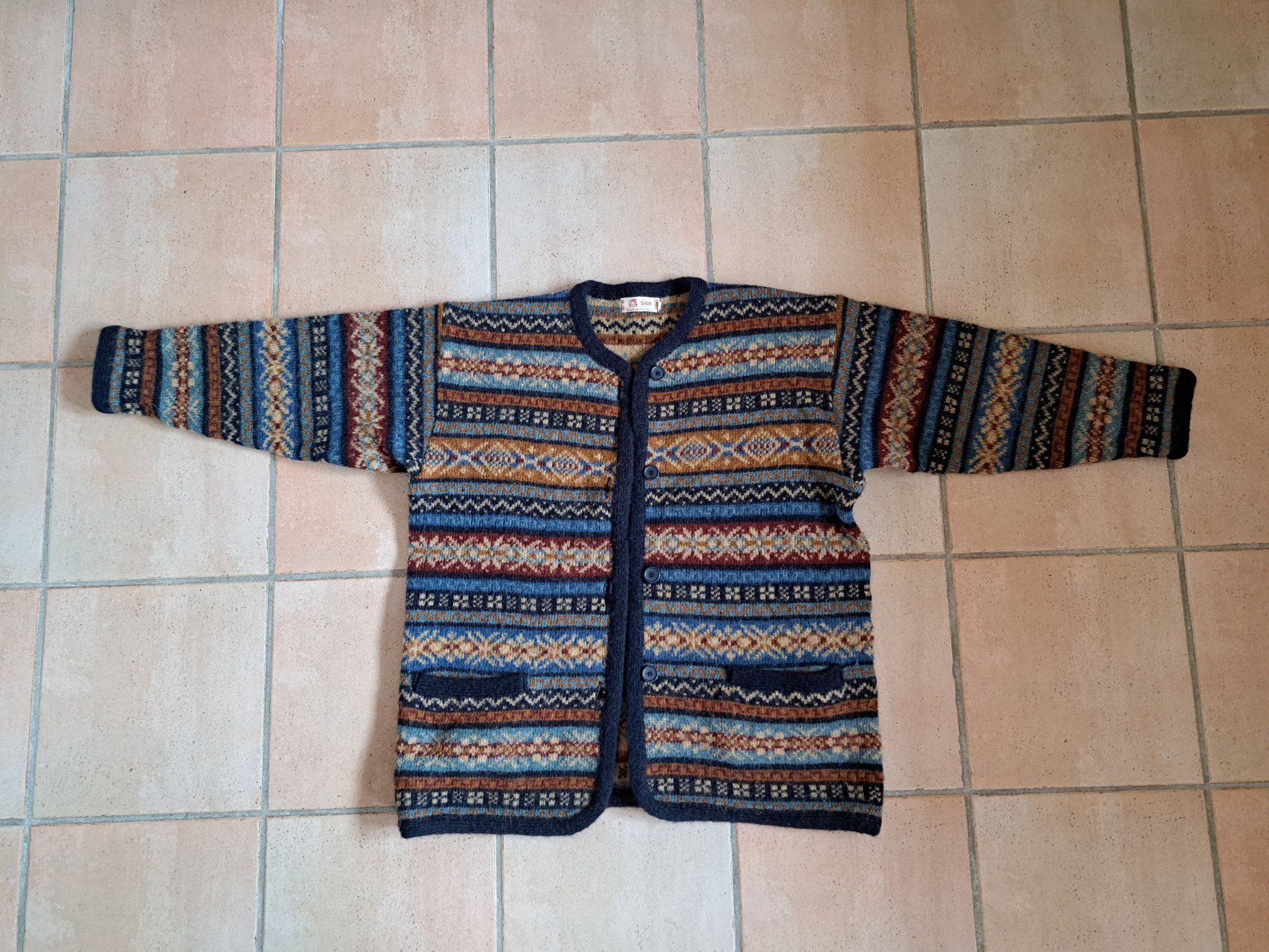 Giacche: Strickjacke der Marke SAGA – Usato da Steinmaur venduto da hischa
