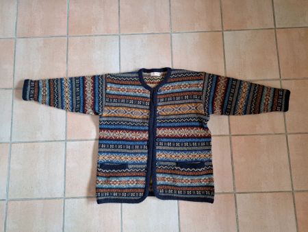 Strickjacke der Marke SAGA