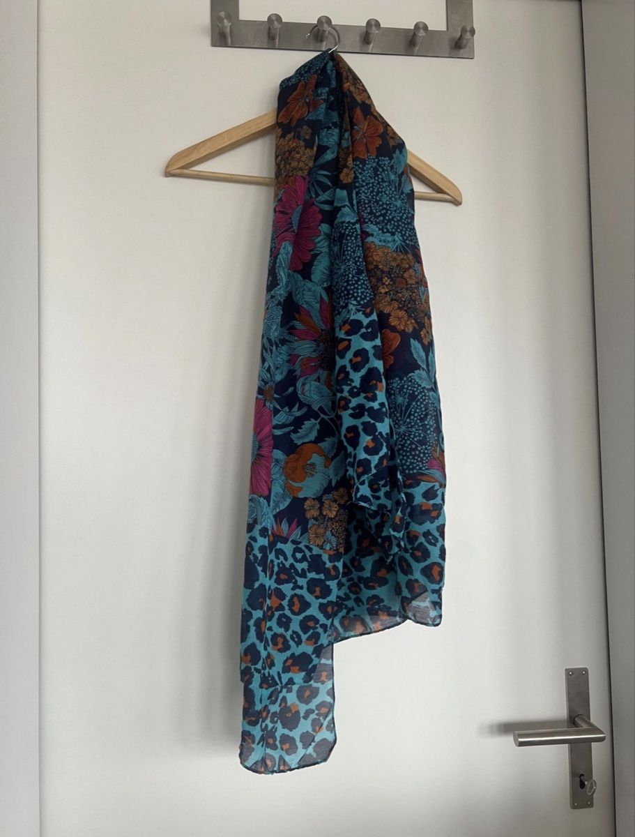 Foulards & écharpes: SCHAL – D'occasion à Dübendorf par ali_g7p8