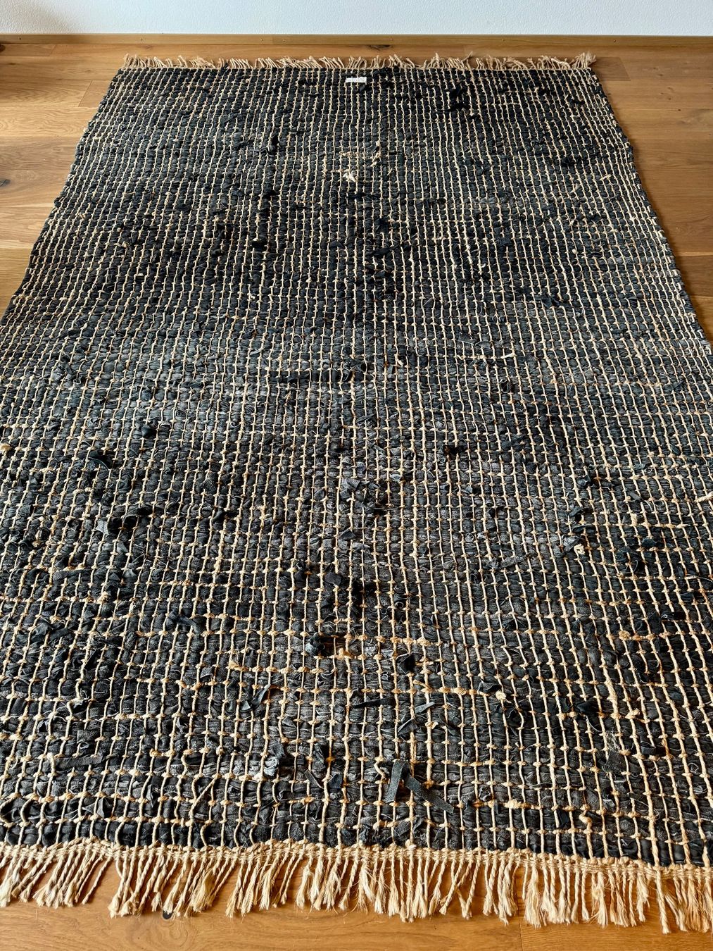 Tappeti: Tapis jute-cuir noir – Usato da Prez-vers-Noréaz venduto da B.Schoepfer