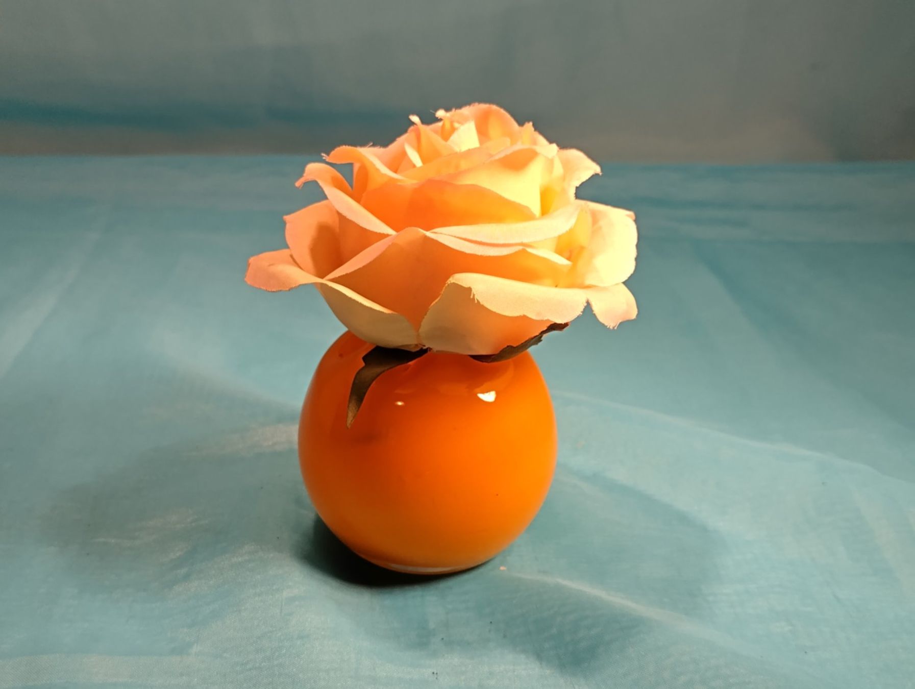 Vasi & Recipienti: Mundgeblasene Vase, hellorange mit Rose – Nuovo (secondo la descrizione) da Bellach venduto da JingleCherry