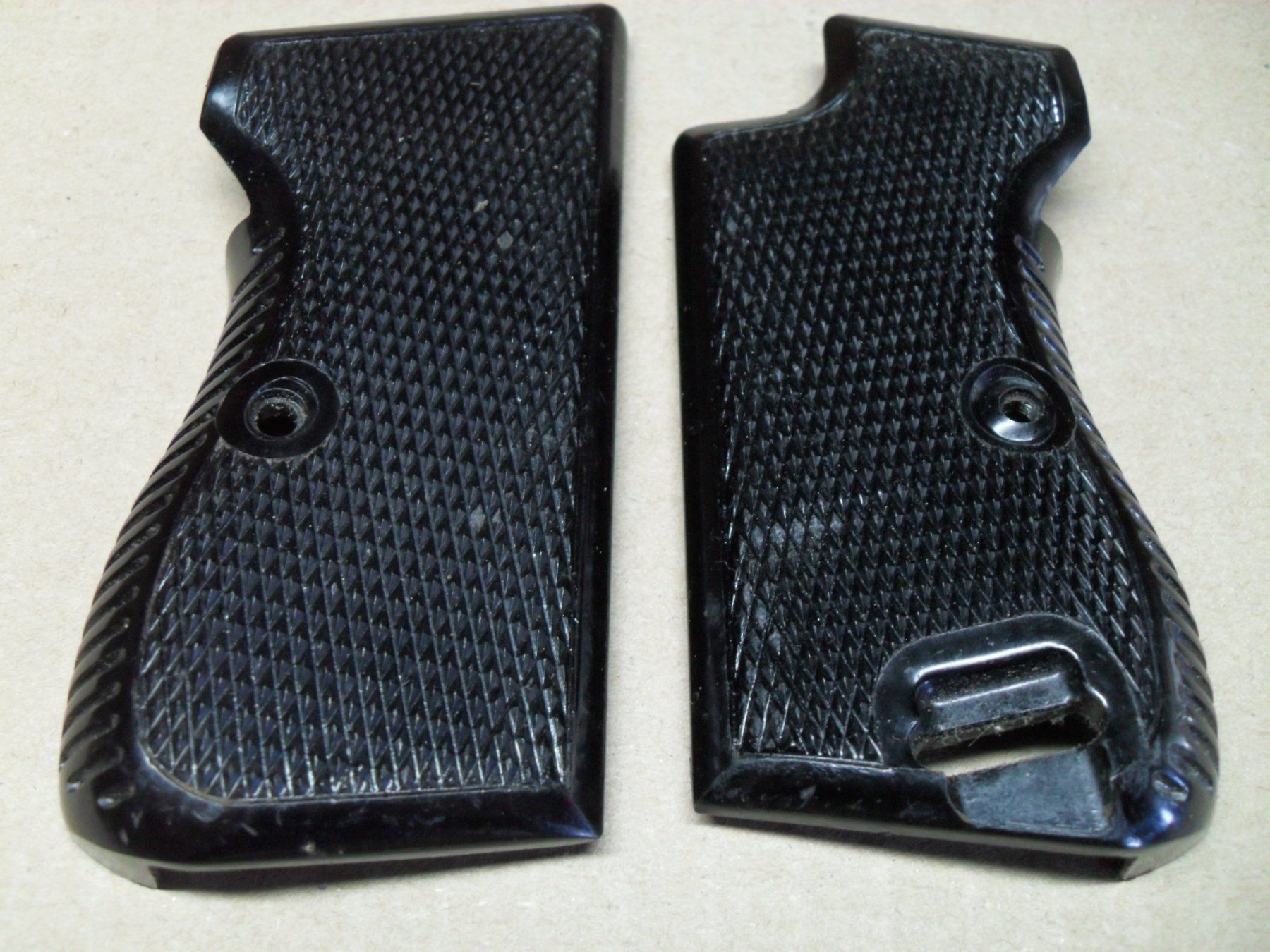 Sig Sauer Schützensport: Griffschalen zu P49/SIG 210 – Gebraucht aus Bigenthal von