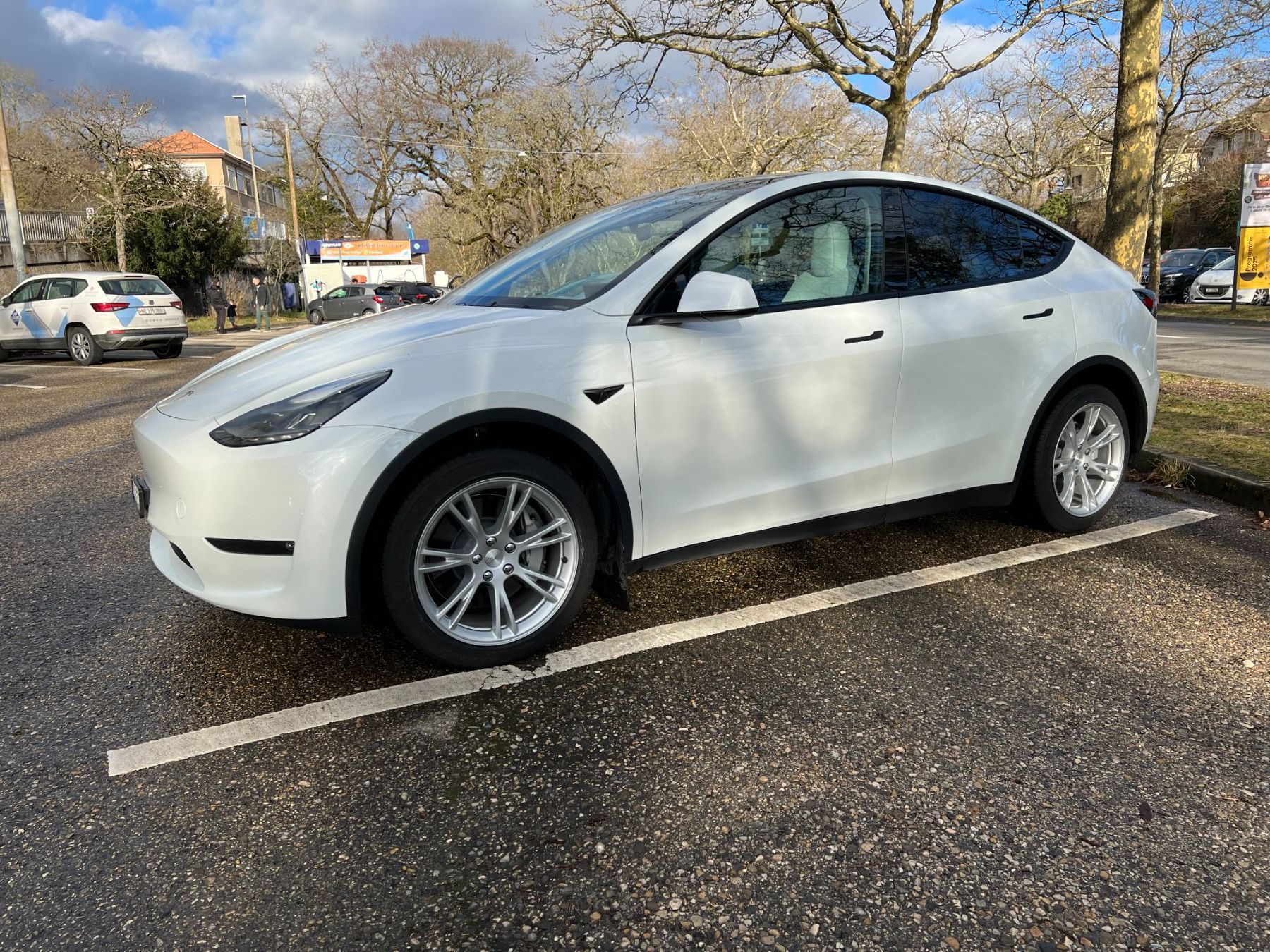 Tesla Automobili: Tesla Model Y Long Range 2023 Purchase or Lease Handover – Usato da Neuchatel venduto da DanyaLevin 6