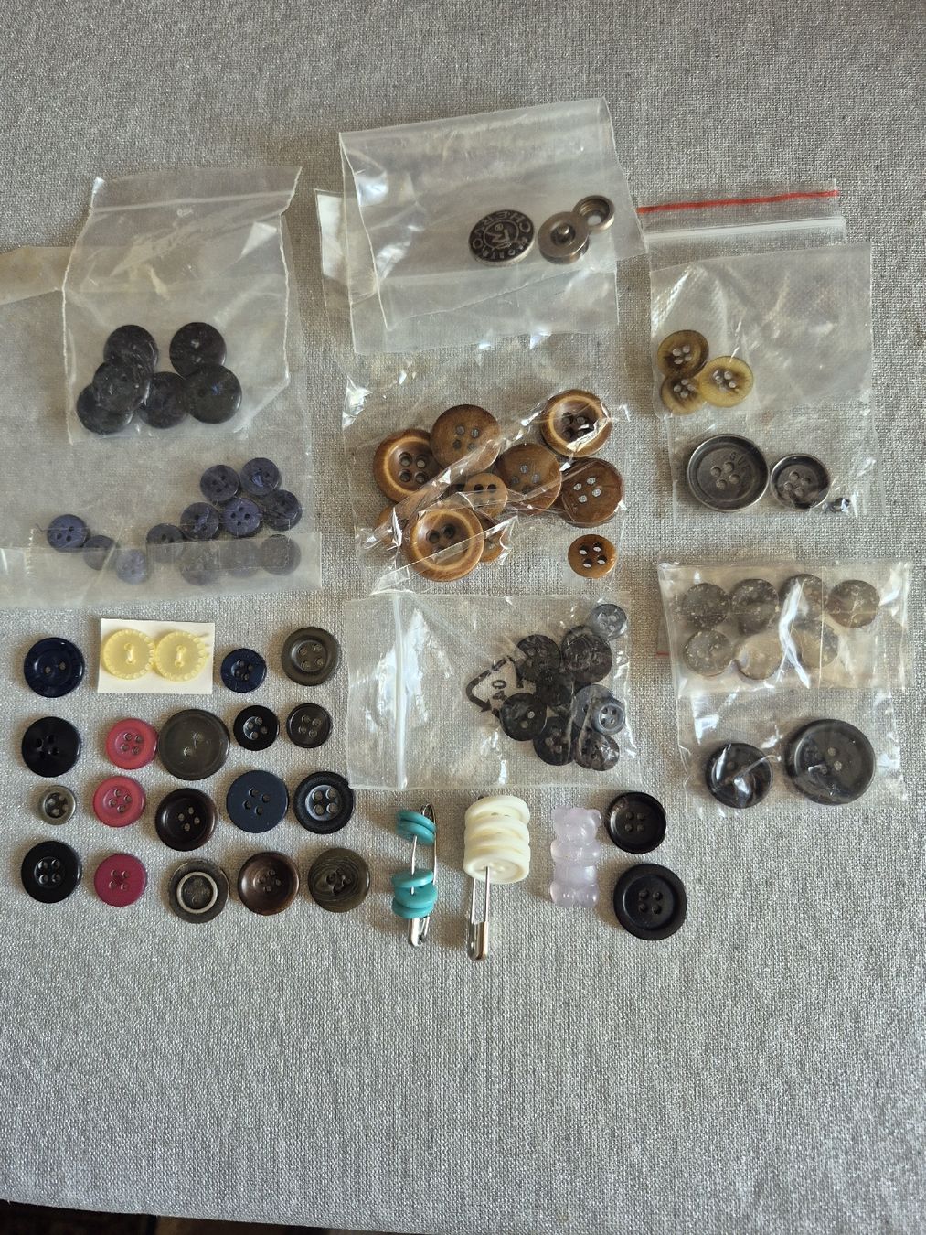 Boutons: Knöpfe – Neuf (Voir description) à Pfaffnau par gologoldun1953