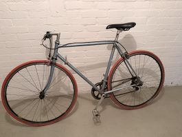 Sursee Rennrad Velo Shimano 600 rote Reifen