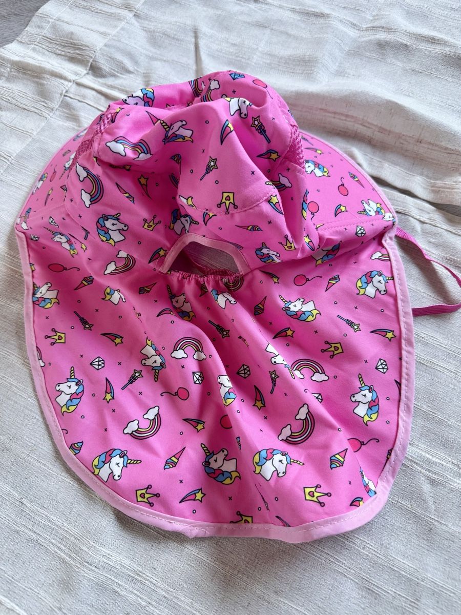 Altro abbigliamento per bambina: Pink Einhorn Sonnenschutz Hut – Nuovo (secondo la descrizione) da Nottwil venduto da sukkus.ch 1